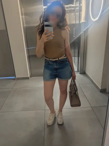Alexandra, 40