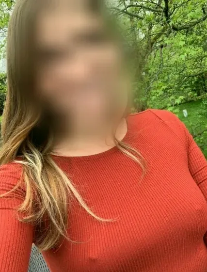 Andrea, 32