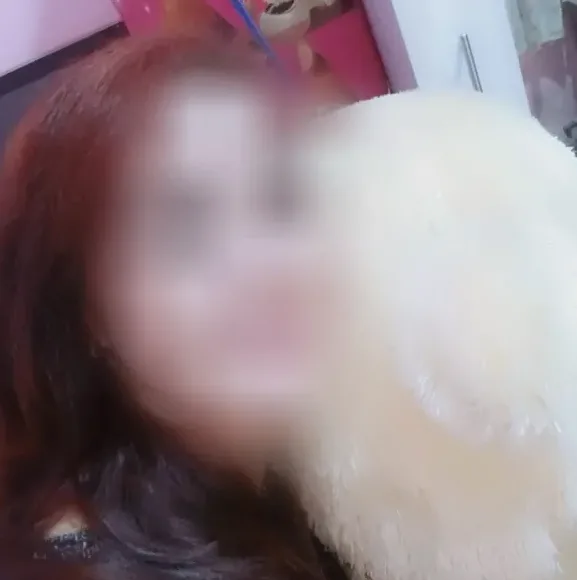 Anna, 37