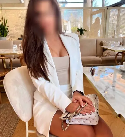 Katrin, 24