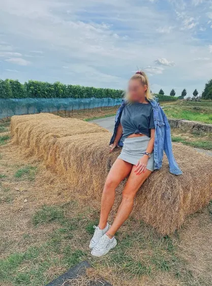 Larissa, 38