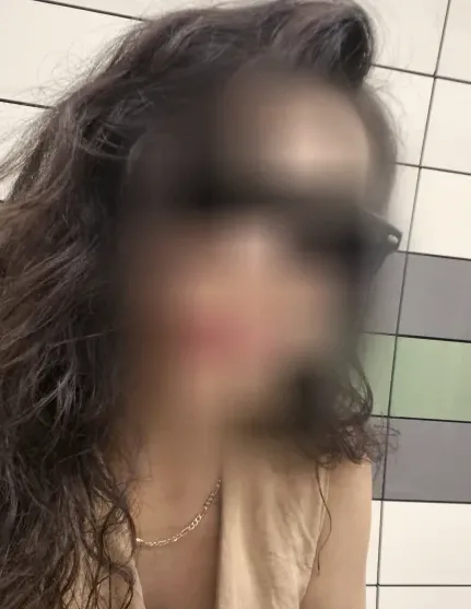 Mirela, 36