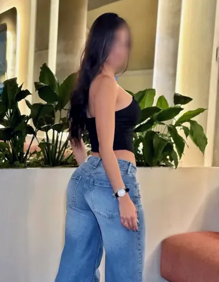 Nadine, 33