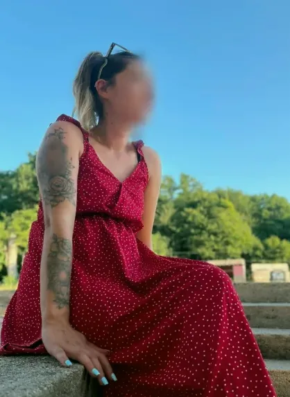 Nicole, 34
