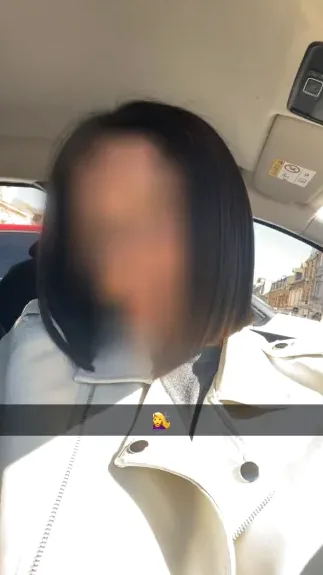 Simone, 24
