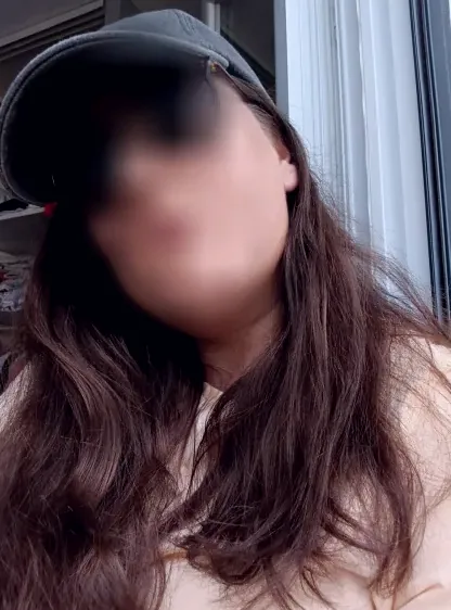 Simone, 32